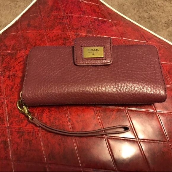 Fossil Pebble Leather Wristlet - Picture 1 of 9